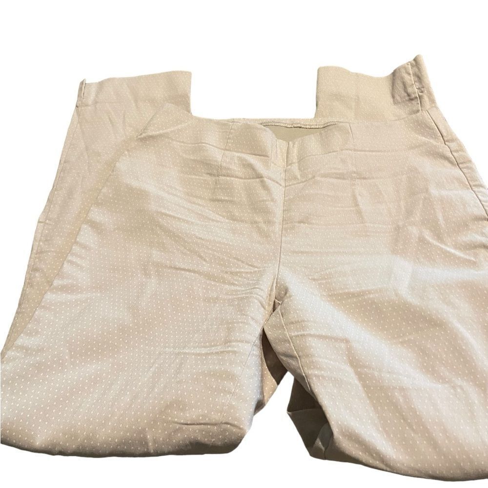 So Slimming by Chico’s size 00 light tan with  white dots see pics great look
